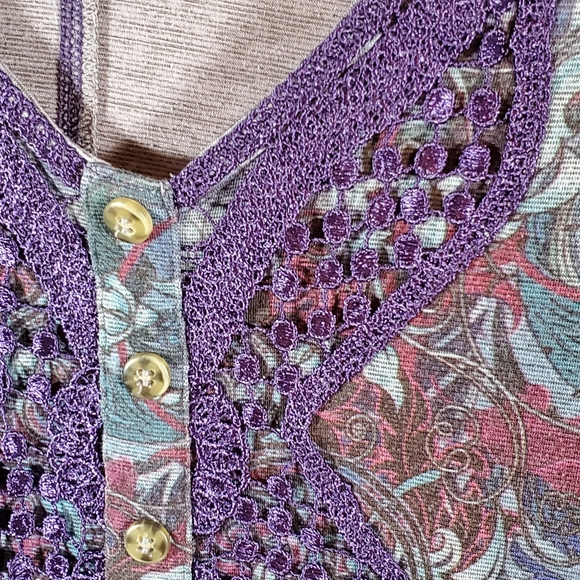 Live & Let Live Top - Picture 3 of 5